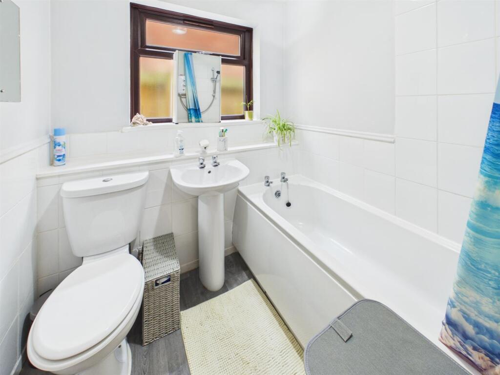 Apartment in Solihull, Shirley - More