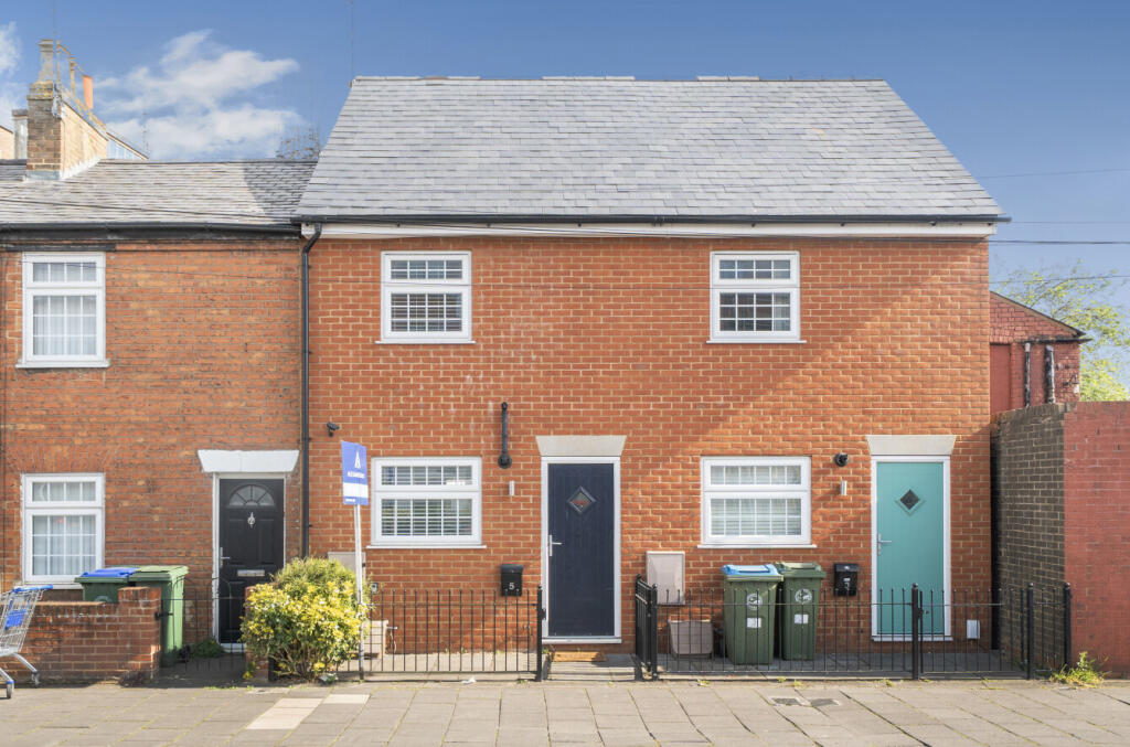 Main image of property: New Street, Aylesbury