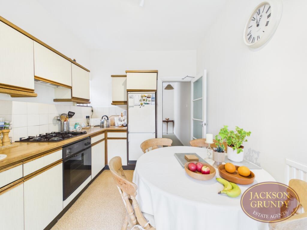 Apartment in Northampton - More