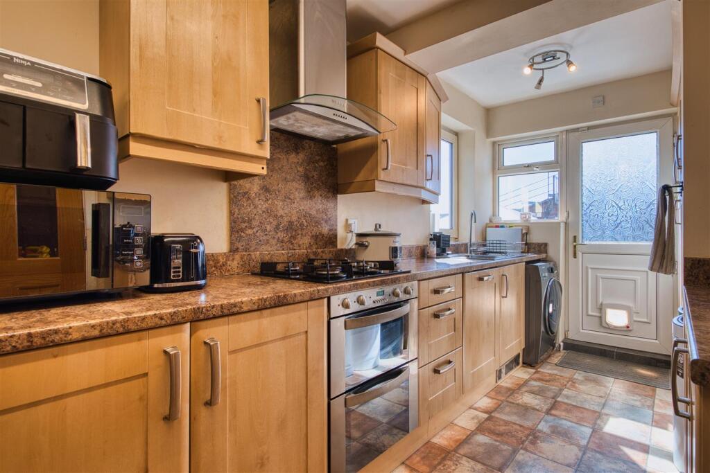 House in Leeds, West Yorkshire - View 4
