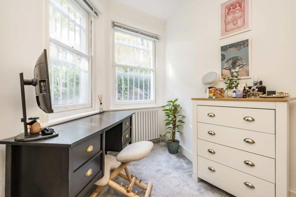 Apartment in London, Royal Borough of Kensington and Chelsea - More