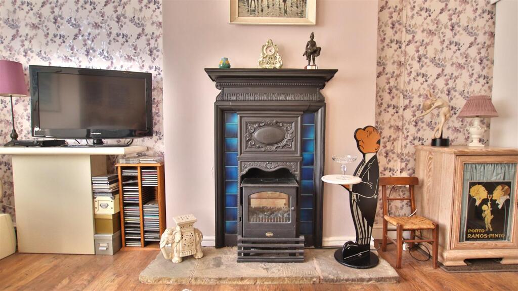 House in Gloucester - View 3
