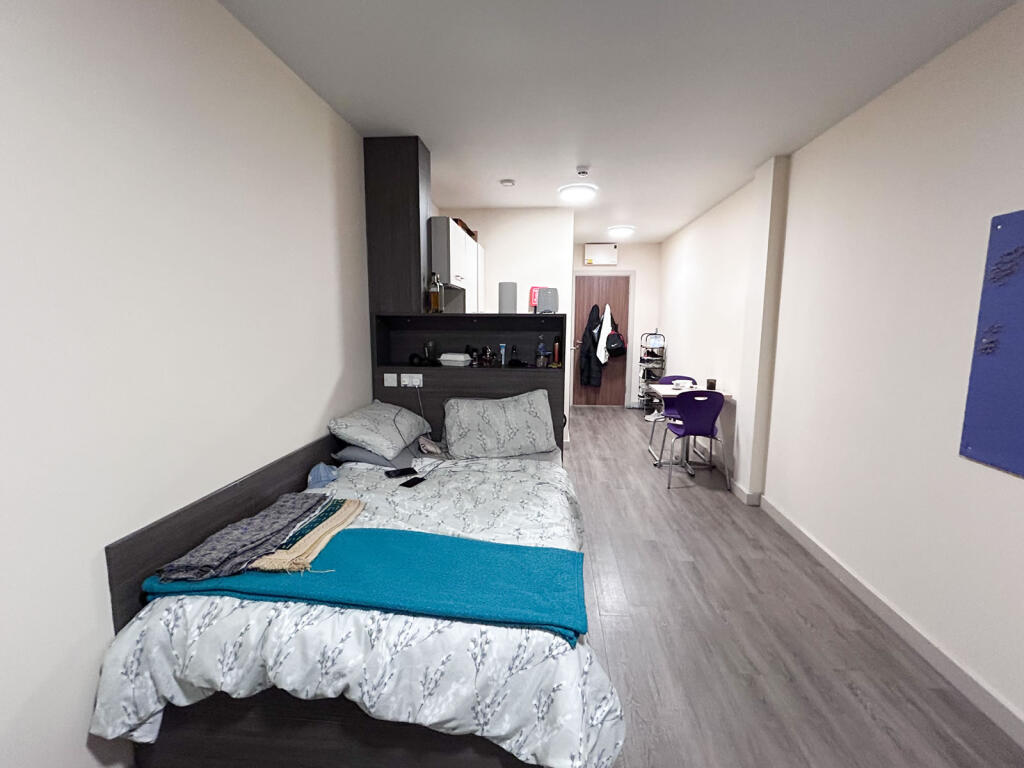Apartment in Nottingham, Rainbow Quarter, The Meadows - View 2