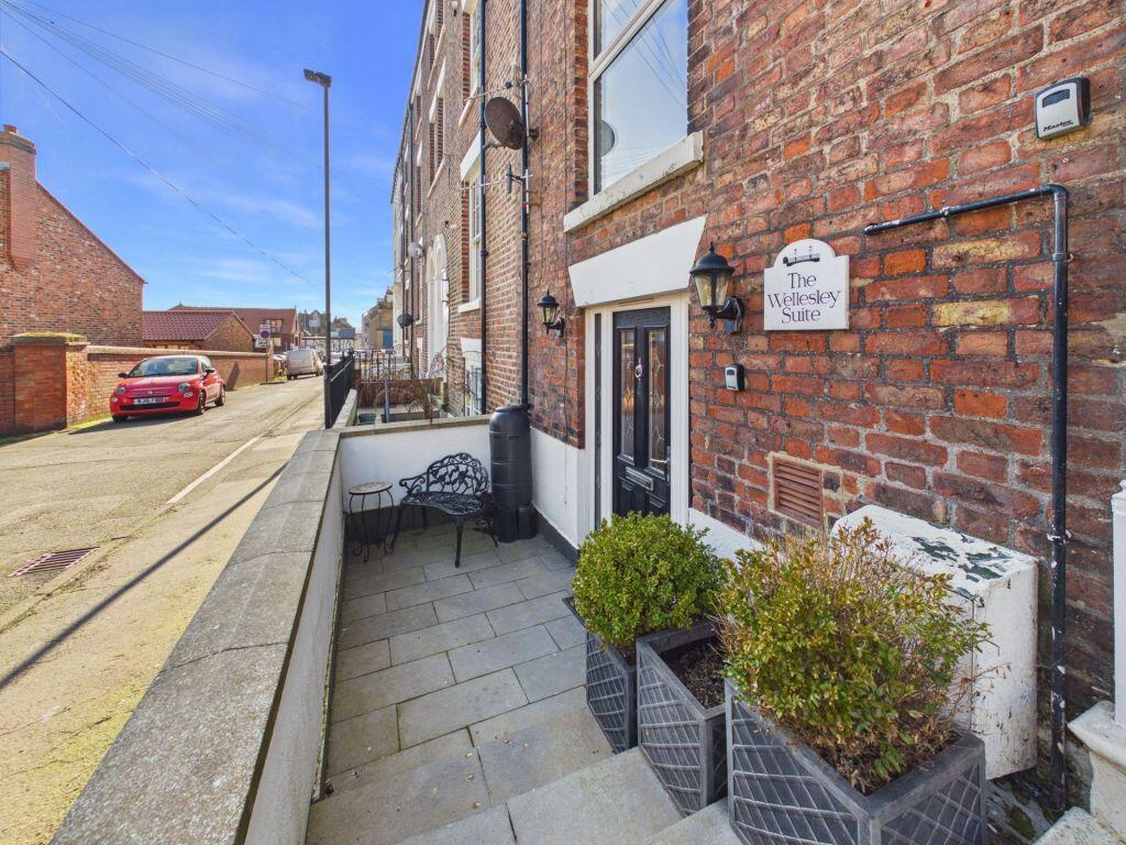 Studio flat on The Wellesley Suite, Wellington Terrace, Whitby, £164,950