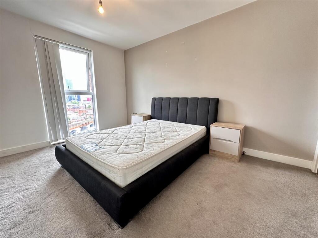 Apartment in Salford, Greater Manchester - More