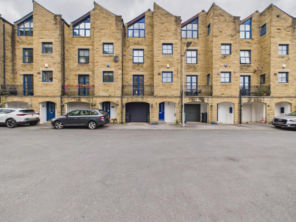 Main image of property: The Locks, Bingley