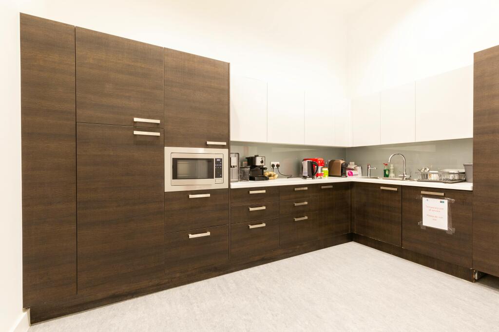 Units 14 River Gardens Walk 10.jpg