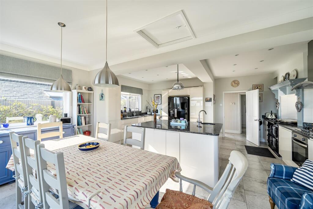 House in Shipton Gorge, Dorset - View 4