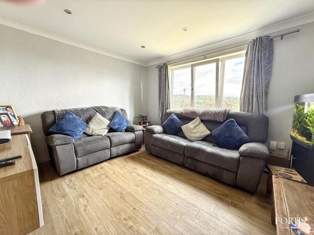 House in Newport - View 4
