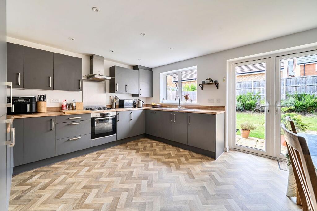 House in Meppershall, Central Bedfordshire - More