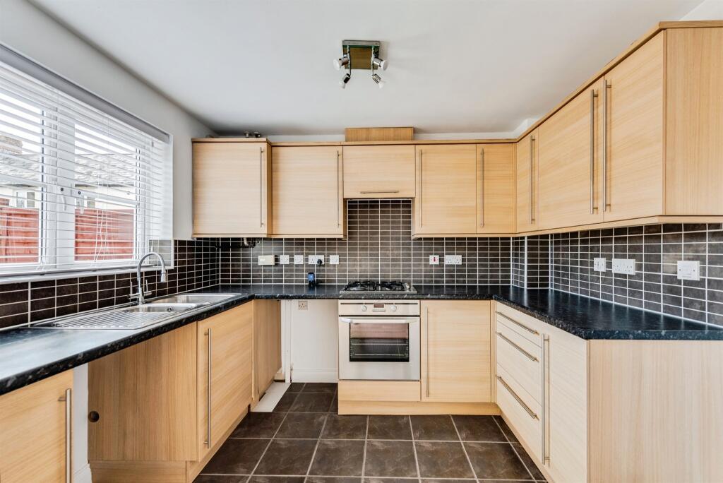 House in West Oxfordshire, Carterton - View 3