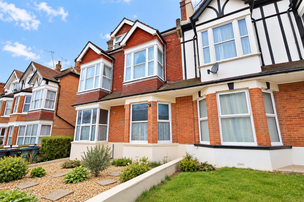 Apartment in Bexhill-on-Sea, Central - More
