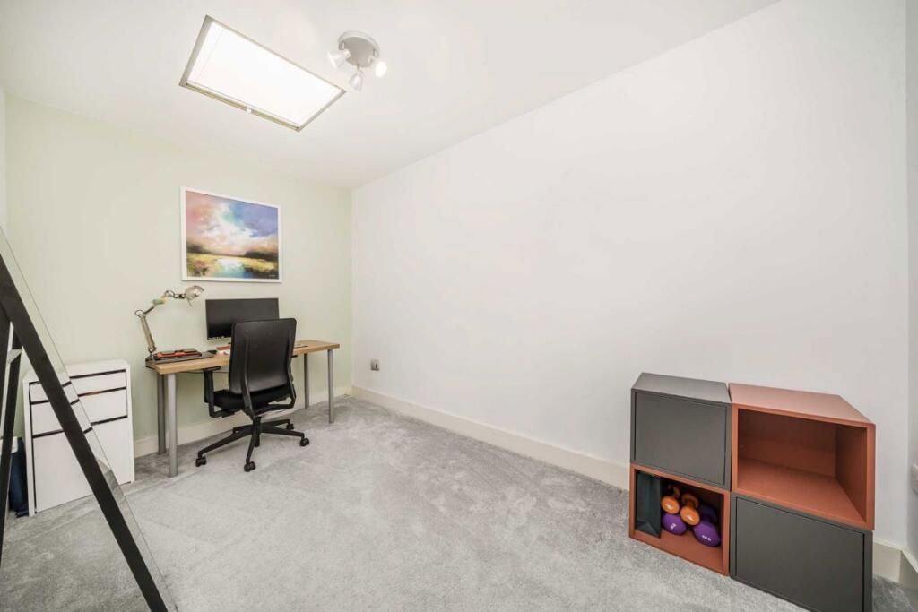 Apartment in Kingston upon Thames - View 5