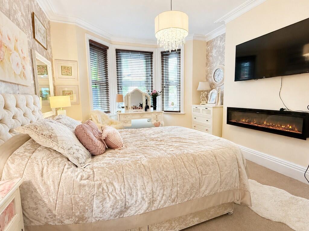 Apartment in Bournemouth, Charminster - More