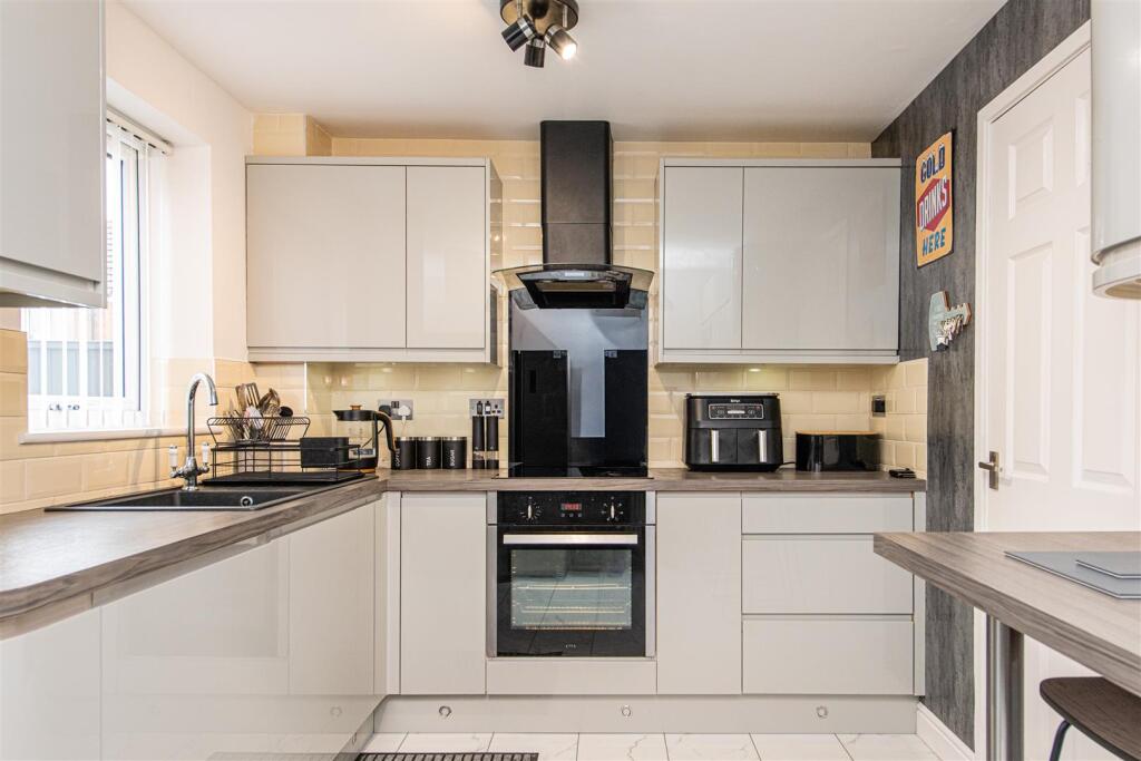 Sycamore Close, Kettering - View 2