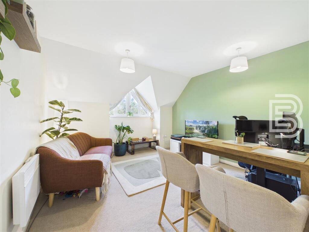 Apartment in Rugby, Warwickshire - More