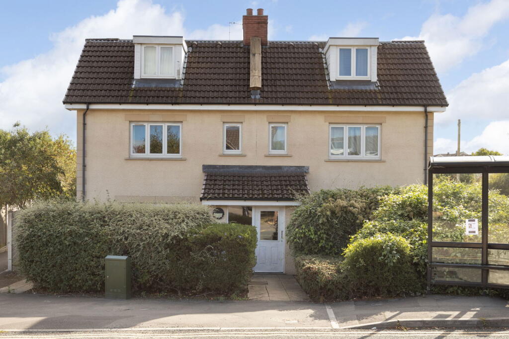 2-bed flat on Pound Mead, Corsham, Wiltshire SN13, £180,000