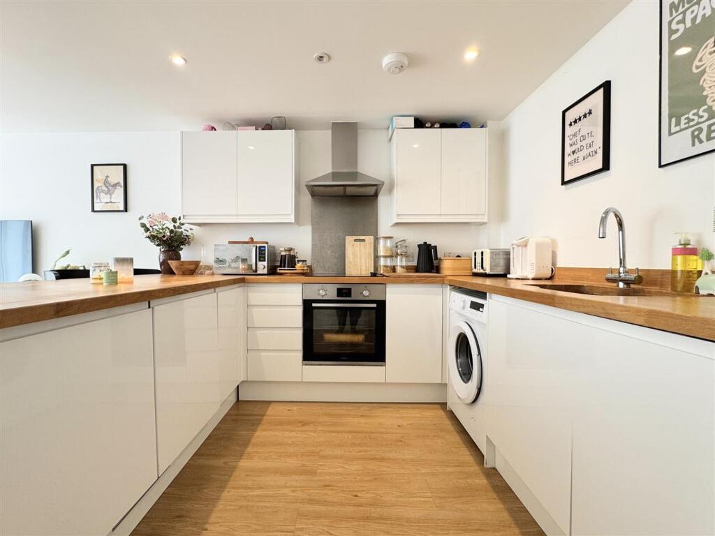 Apartment in Truro - View 3