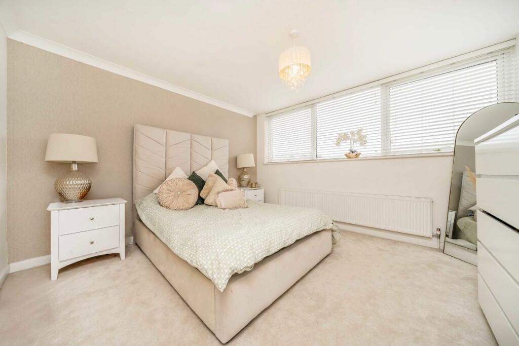 House in Spelthorne, Surrey - View 5