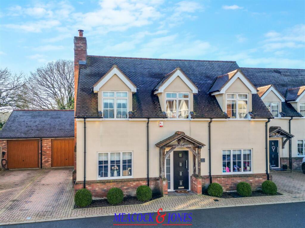 4-bed detached on Outings Lane, Doddinghurst, Brentwood, £800,000