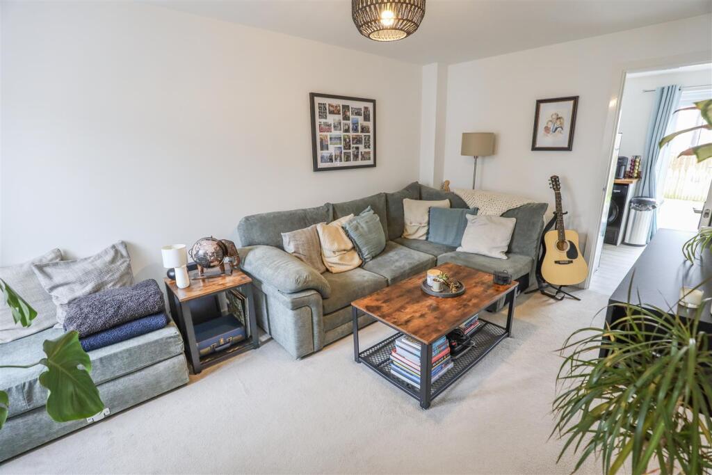 86 Plasnewydd Walk, Llantwit Major, Vale of Glamorgan, CF61 2YZ photo 3