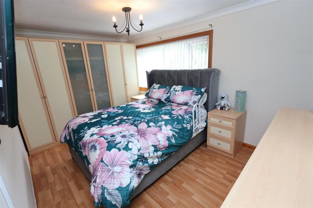 House in Paisley, Inverclyde - More