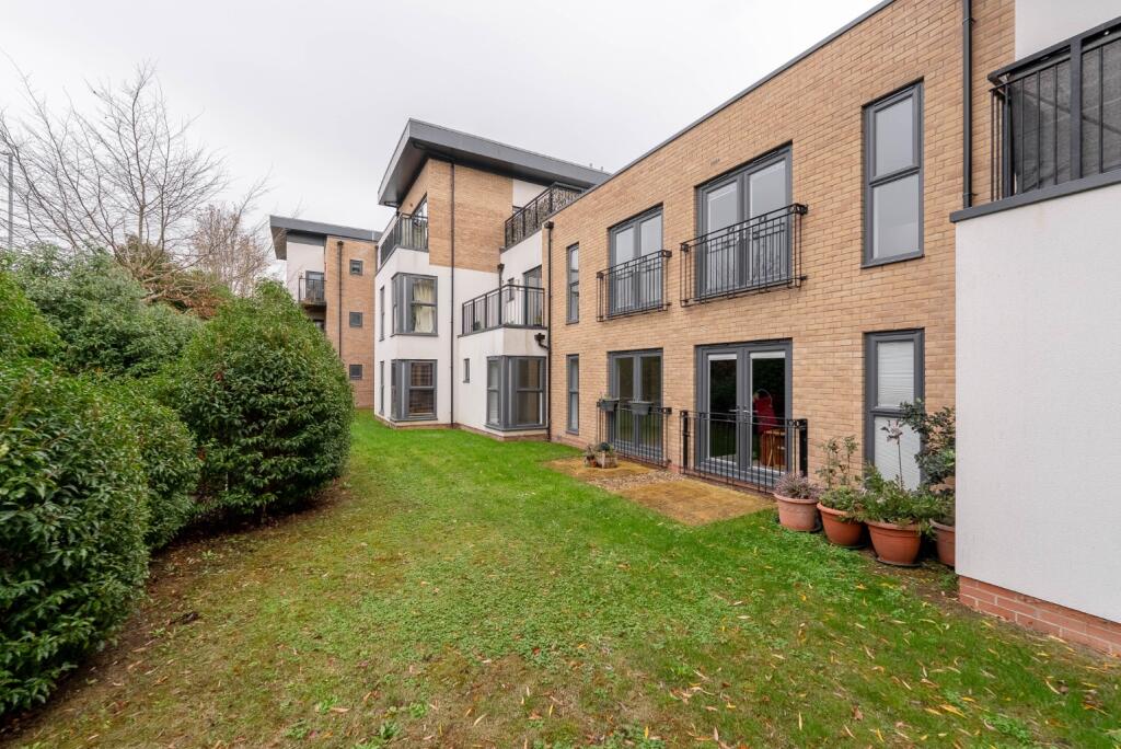 2-bed flat on Mill Court, Papworth Everard, Cambridge, Cambridgeshire, CB23 3AD, £200,000