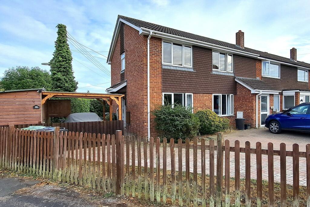 Main image of property: 36b Albert Road New Milton, BH25 6SP