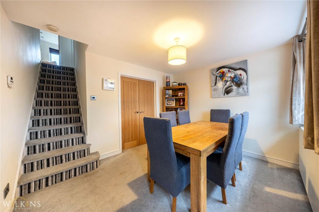 Waltham Crescent, Nuneaton, Warwickshire, CV10 photo 2