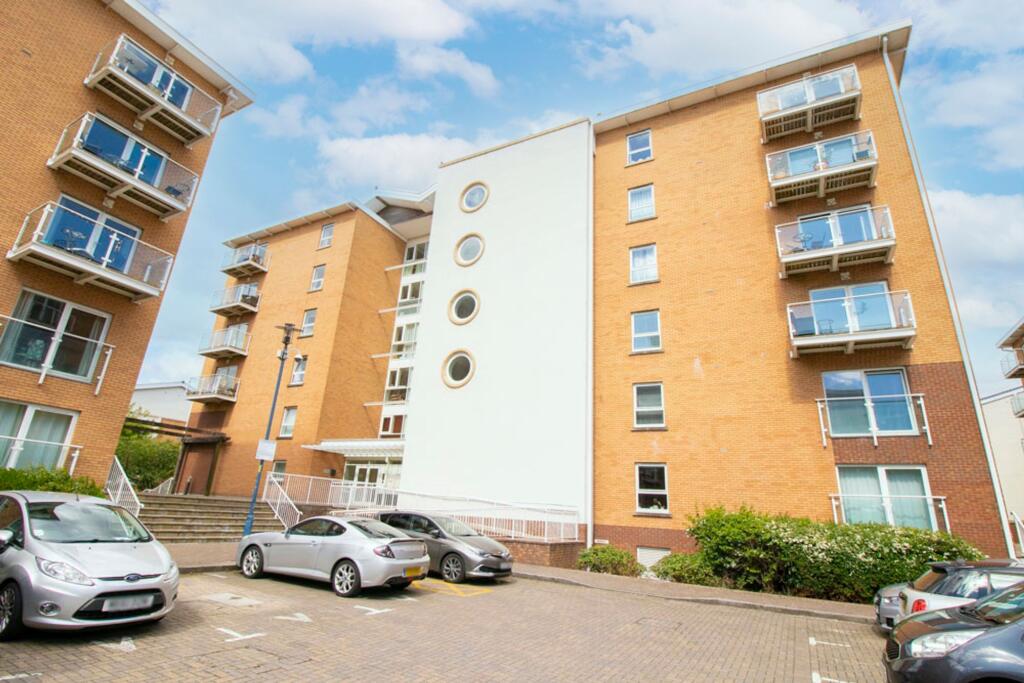 2-bed flat on Heol Glan Rheidol, Cardiff, CF10, £250,000