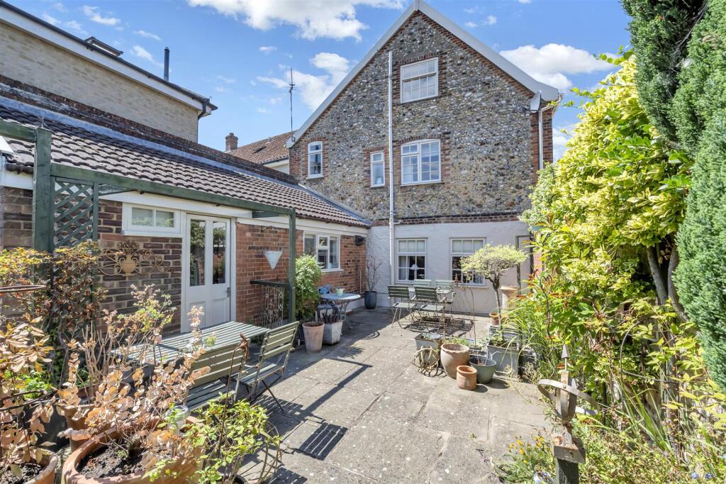 House in Ipswich - View 2