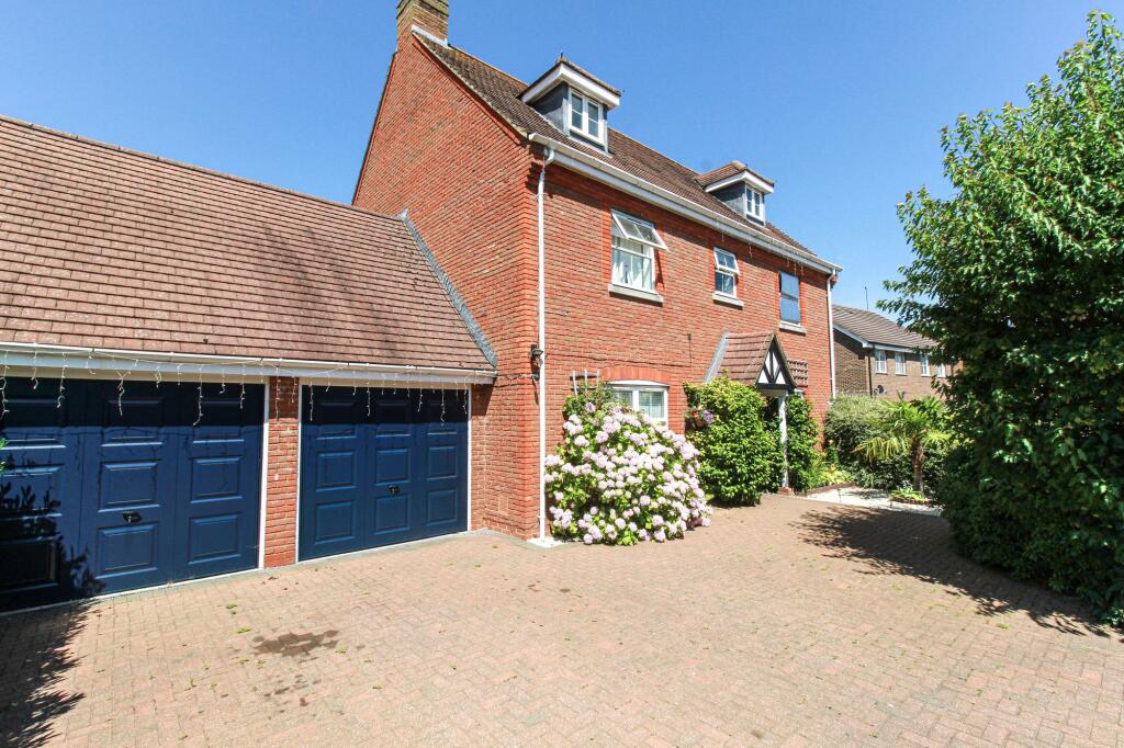 6-bed detached on Winchfield Close, Fleet, GU51, £850,000