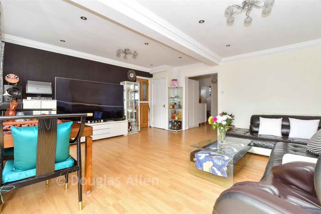 House in Epping Forest, Chigwell - View 5