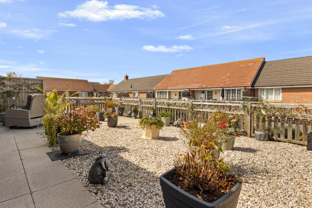 House in Grimsby, Humberston - View 4