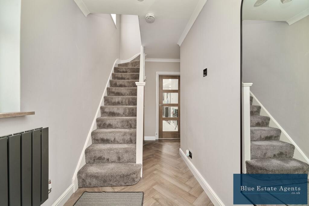 House in Twickenham - View 3