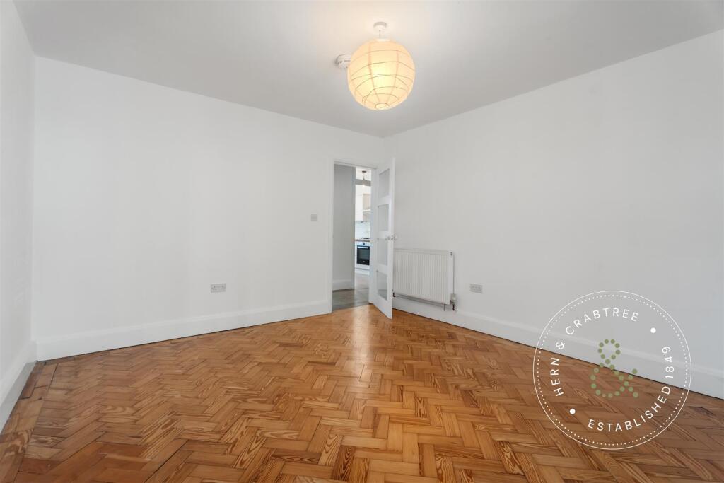 Apartment in Cardiff, Canton - View 3