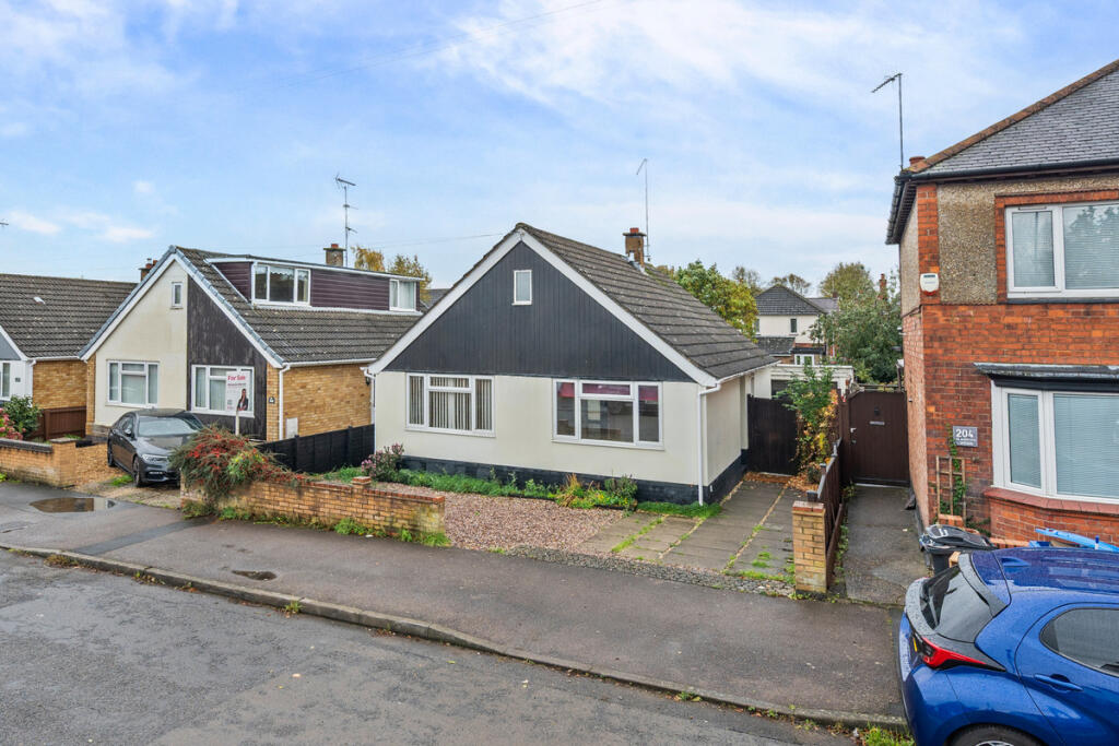 2-bed detached on Blandford Avenue, Kettering, NN16, £290,000