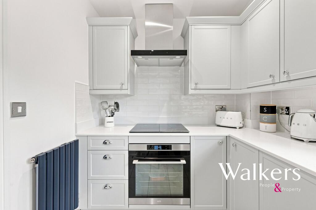 Apartment in Romford - More