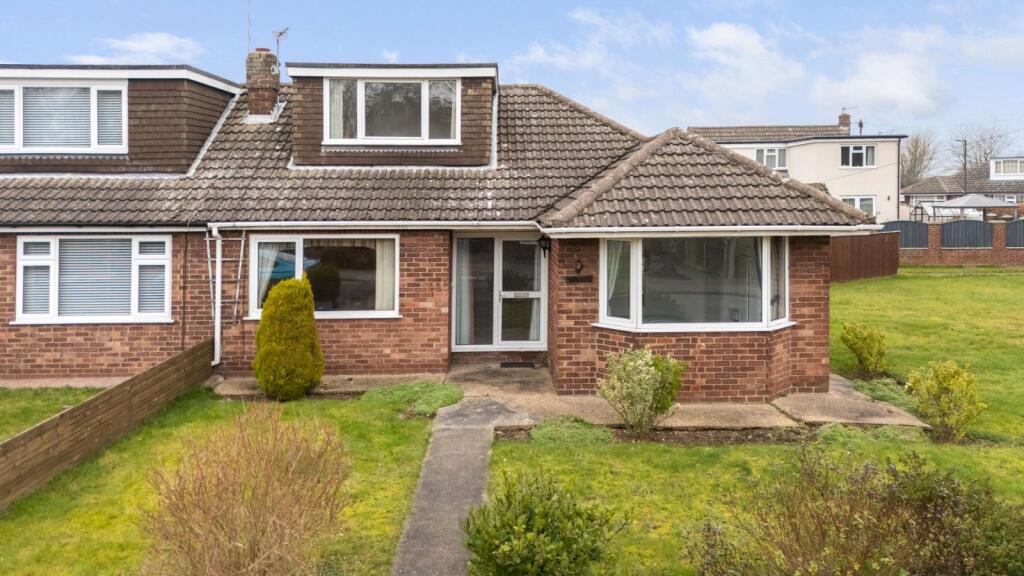3-bed bungalow on Pagehall Close, Scartho, Grimsby, N E Lincs, DN33, £195,000