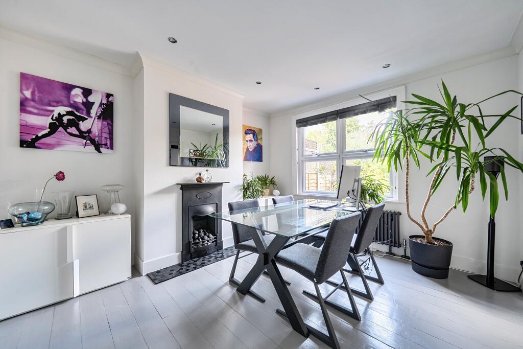 House in Woking, Surrey - View 5