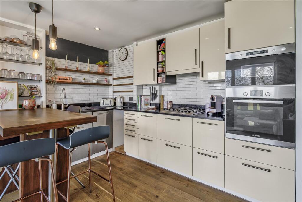 Apartment in London, Abbeville Village, Clapham - More