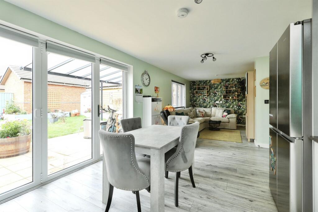 Foxglove Place, Carlton-In-Lindrick, Worksop photo 3