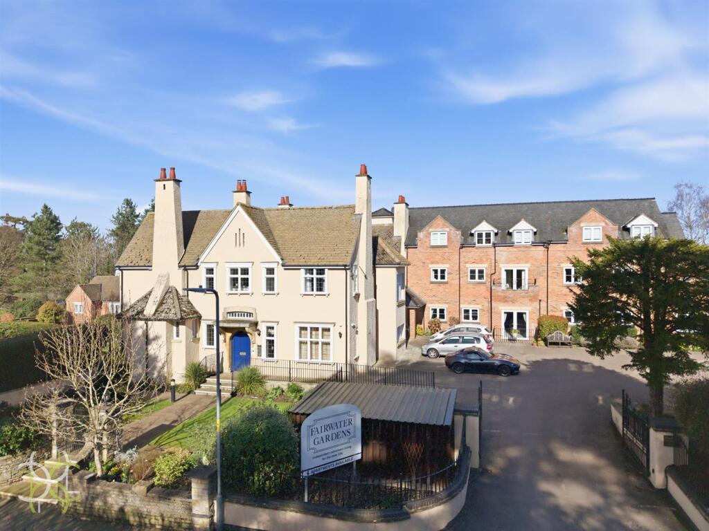 2-bed flat on Coopers Lane, Evesham, £125,000