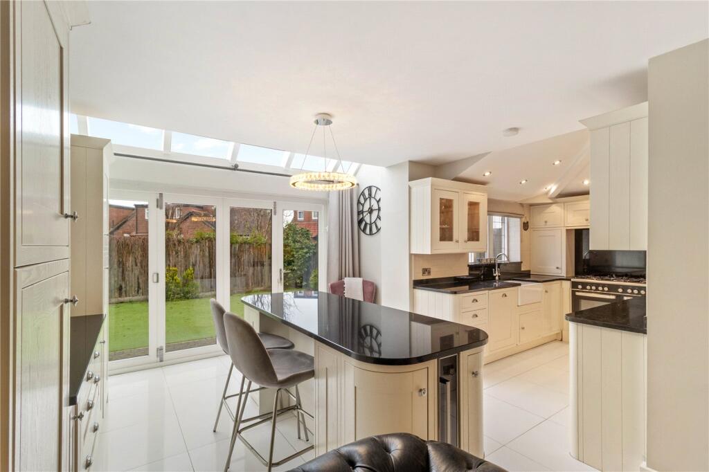 Oldfield Road, Altrincham, Greater Manchester, WA14 photo 2