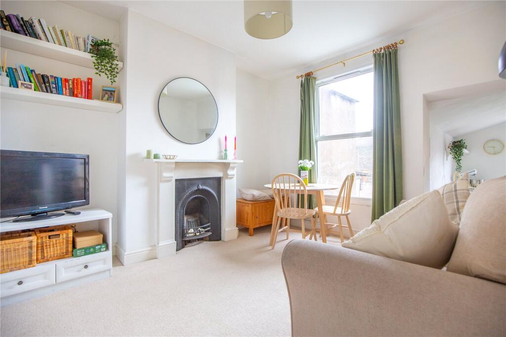 1-bed flat on Gloucester Road, Bishopston, Bristol, BS7, £225,000