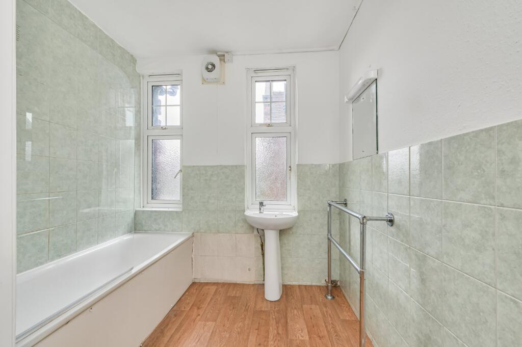 Apartment in London - View 5