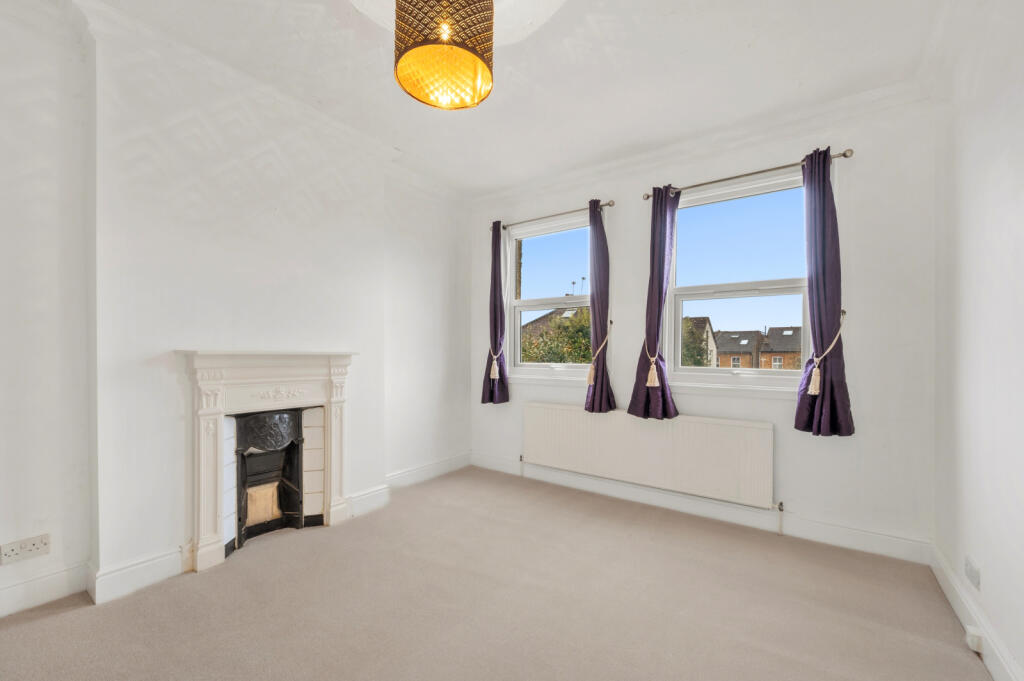 Apartment in Kingston upon Thames - View 4