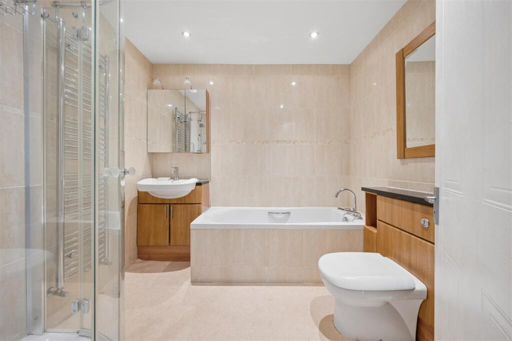 Grove Avenue, Lymm photo 3