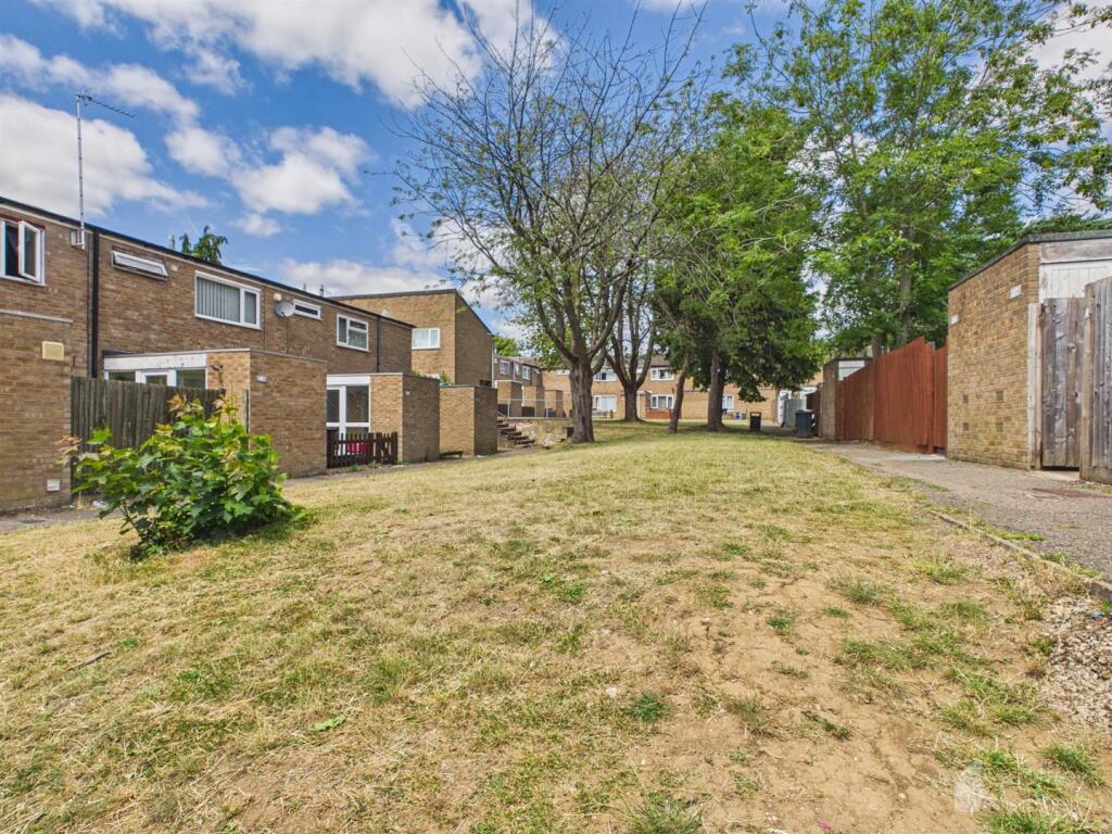 Ely Close, Wellfield Wood, Stevenage photo 4