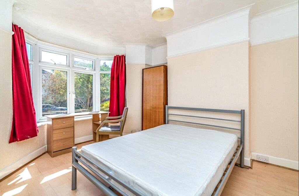 Kitchener Road, Southampton, Hampshire, SO17 photo 4